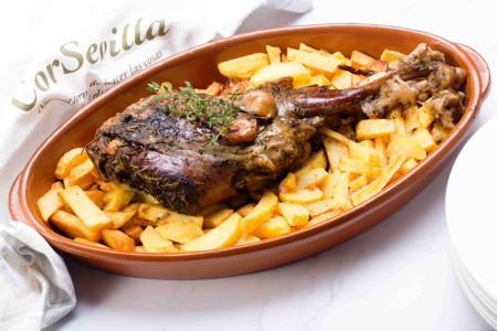 Pierna de cordero asada. Corsevilla.