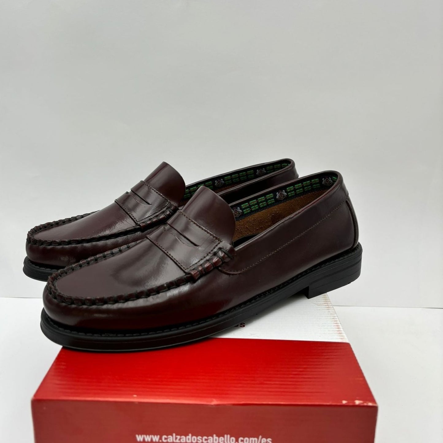 Mocasín con Antifaz. Burdeos